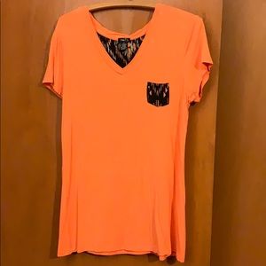Rue21. Short sleeve V-neck Pocket Tee. size XL